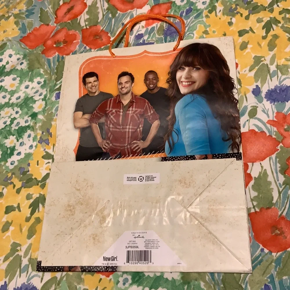 LAST CHANCE ✨ Hallmark NEW GIRL Big Deal Alert Birthday Gift Bag AS IS